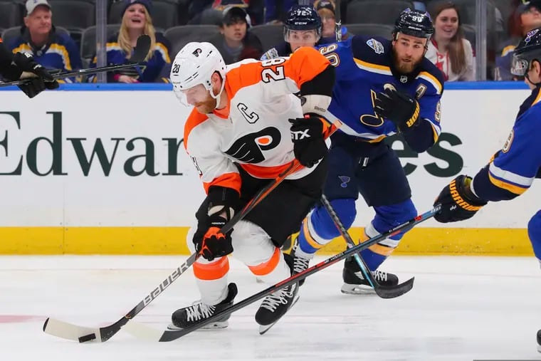 Flyers center Claude Giroux (28) controls the puck against Blues center Ryan O'Reilly (90) on Wednesday night.