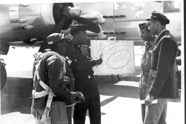 Lt. John Willis briefs a B-25 aircrew before a mission in the summer of 1945.