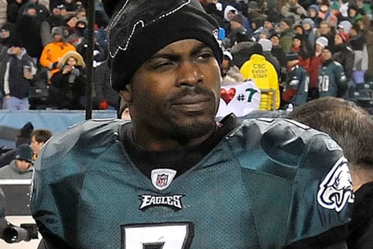 Michael Vick and the Eagles were frustrated by the Green Bay defense. (Clem Murray/Staff Photographer)