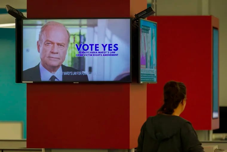 Photograph of actor Kelsey Grammer on monitor in newsroom of The Philadelphia Inquirer. He is asking Pennsylvania voters to approve Marsy's Law.