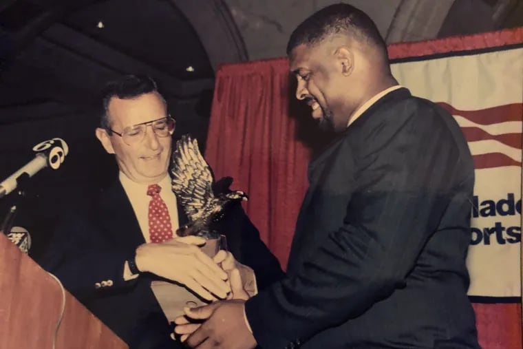 David W. Brenner, founder of the Philadelphia Sports Congress, giving an award in 1993 to Eagles player Reggie White.
