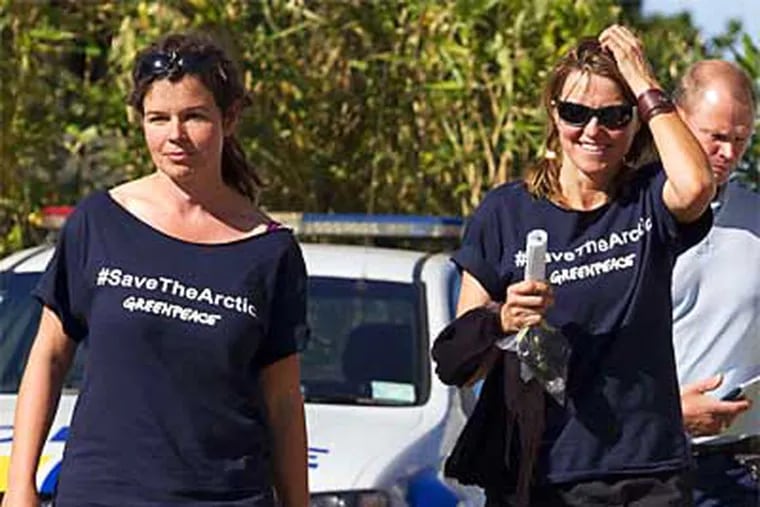 Lucy Lawless (right) and fellow activist Vivienne Hadlow leave a police station after their release on bail. (Photo: Greenpeace)