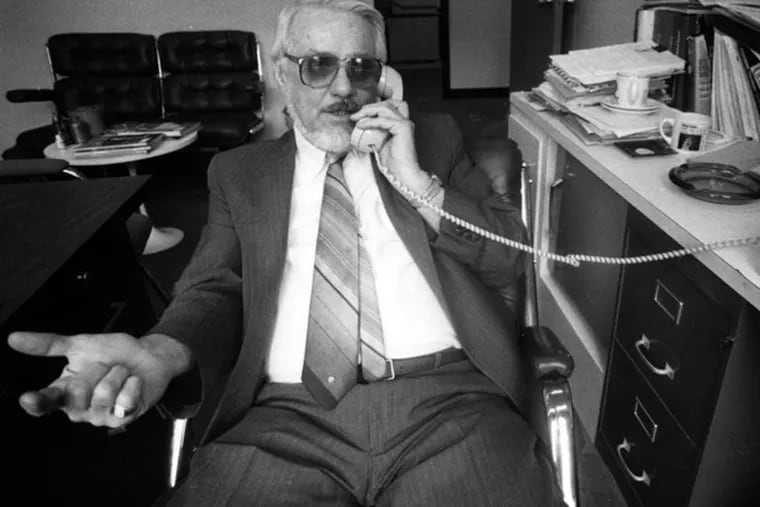 Robert L. Kyler in his office in 1985, the year he helped mediate a 46-day newspaper strike.