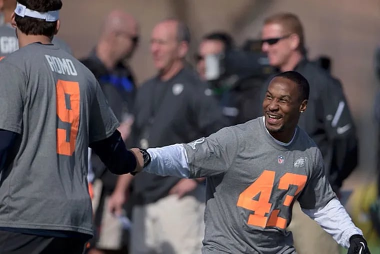 Philadelphia Eagles running back Darren Sproles (43) and Dallas Cowboys quarterback Tony Romo (9) at Team Irvin practice at Scottsdale Community College in advance of the 2015 Pro Bowl. (Kirby Lee/USA TODAY Sports)