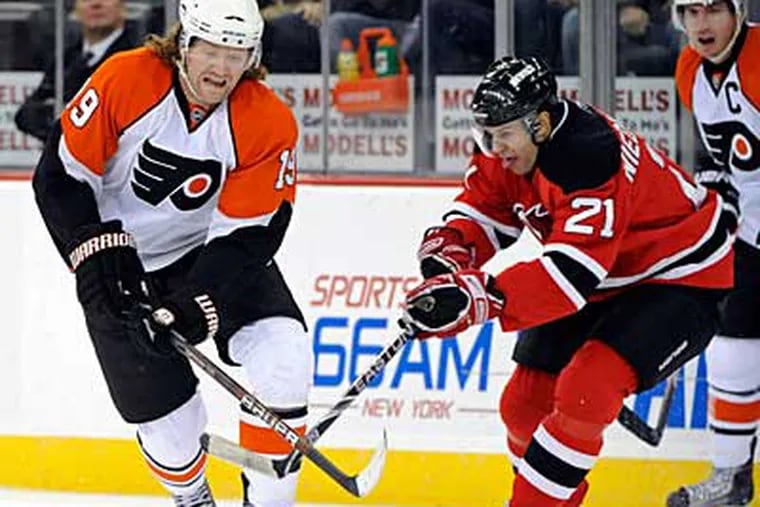 Philadelphia Flyers' Scott Hartnell, left, skates after the puck with
New Jersey Devils' Rob Niedermayer during the first period. (AP Photo/Bill
Kostroun)