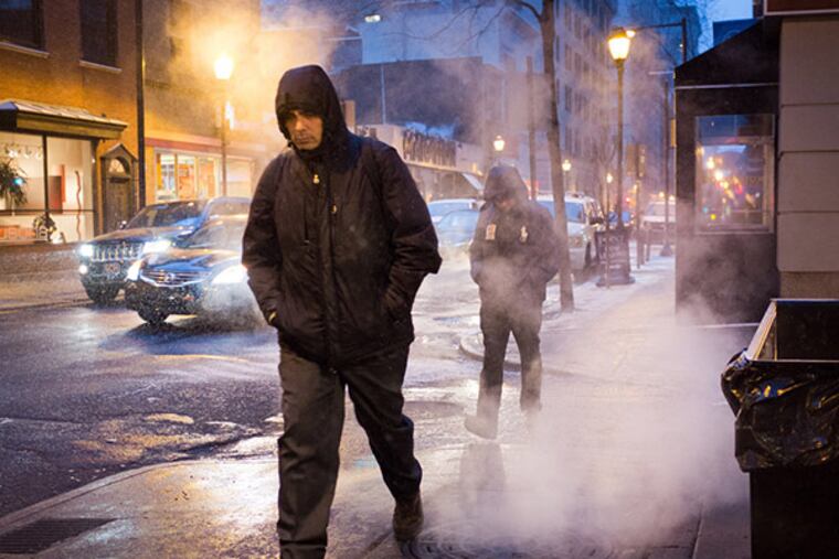 Early-morning commuters in Philadelphia make their way through Center City on Tuesday, Jan. 6, 2015. (ALEJANDRO A. ALVAREZ / STAFF PHOTOGRAPHER)