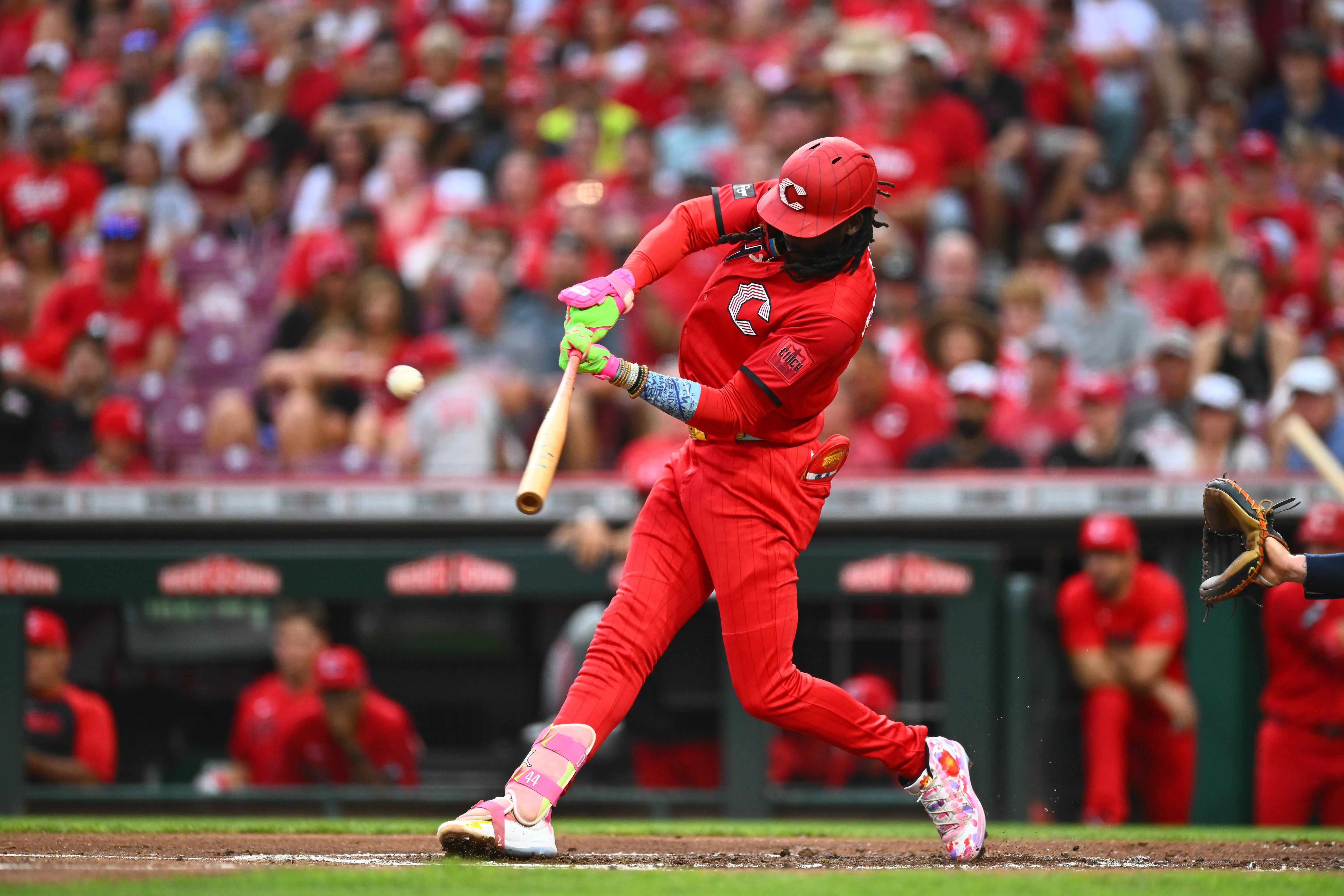 Reds hit 3 home runs and hold on for 5-3 victory over Brewers