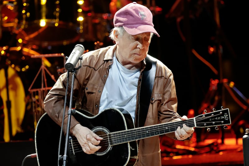Paul Simon Has Canceled His Weekend Concerts In Philly To Get Surgery paul-simon-has-canceled-his-weekend-concerts-in-philly-to-get-surgery