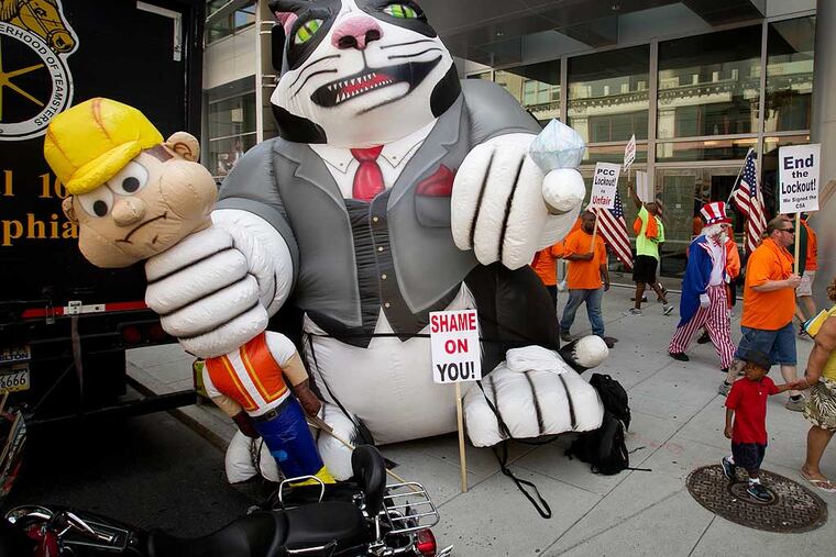 Members of the Metropolitan Regional Council of Carpenters hold a protest rally outside the Pennsylvania Convention Center protest at the entrance at N. Broad St. at Arch on Friday morning July 11, 2014. ALEJANDRO A. ALVAREZ / STAFF PHOTOGRAPHER )