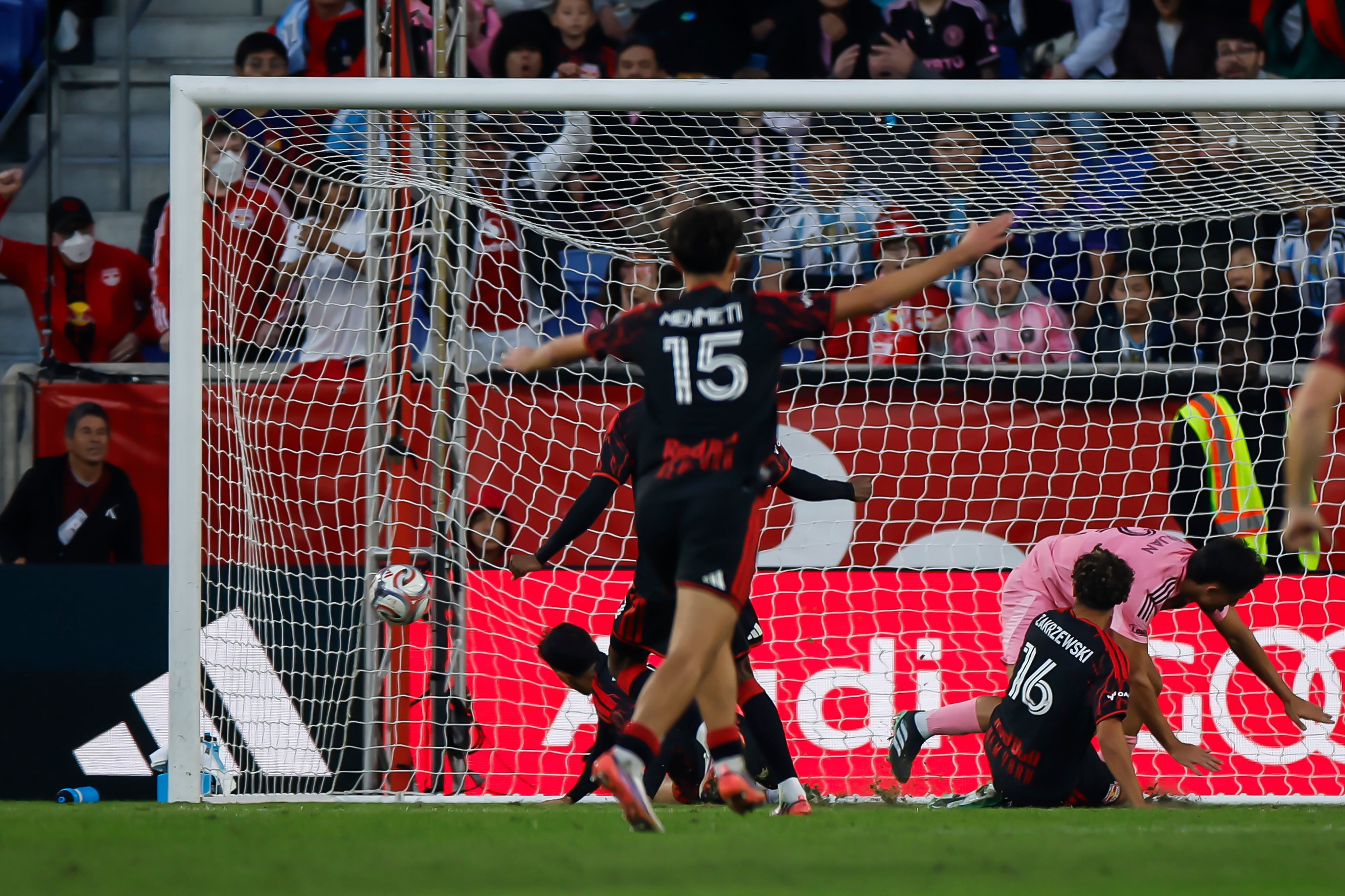 Red Bulls Edge Inter Miami 2-0 to Hold Playoff Position