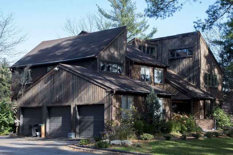 A house for sale at 405 Anthony Dr. for $525,000.