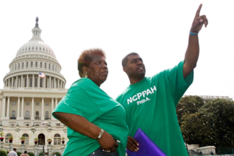 Asia Coney and Vincent Morris at a 2007 Washington demonstration to protest funding cuts. (Laurence Kesterson / Staff Photographer)