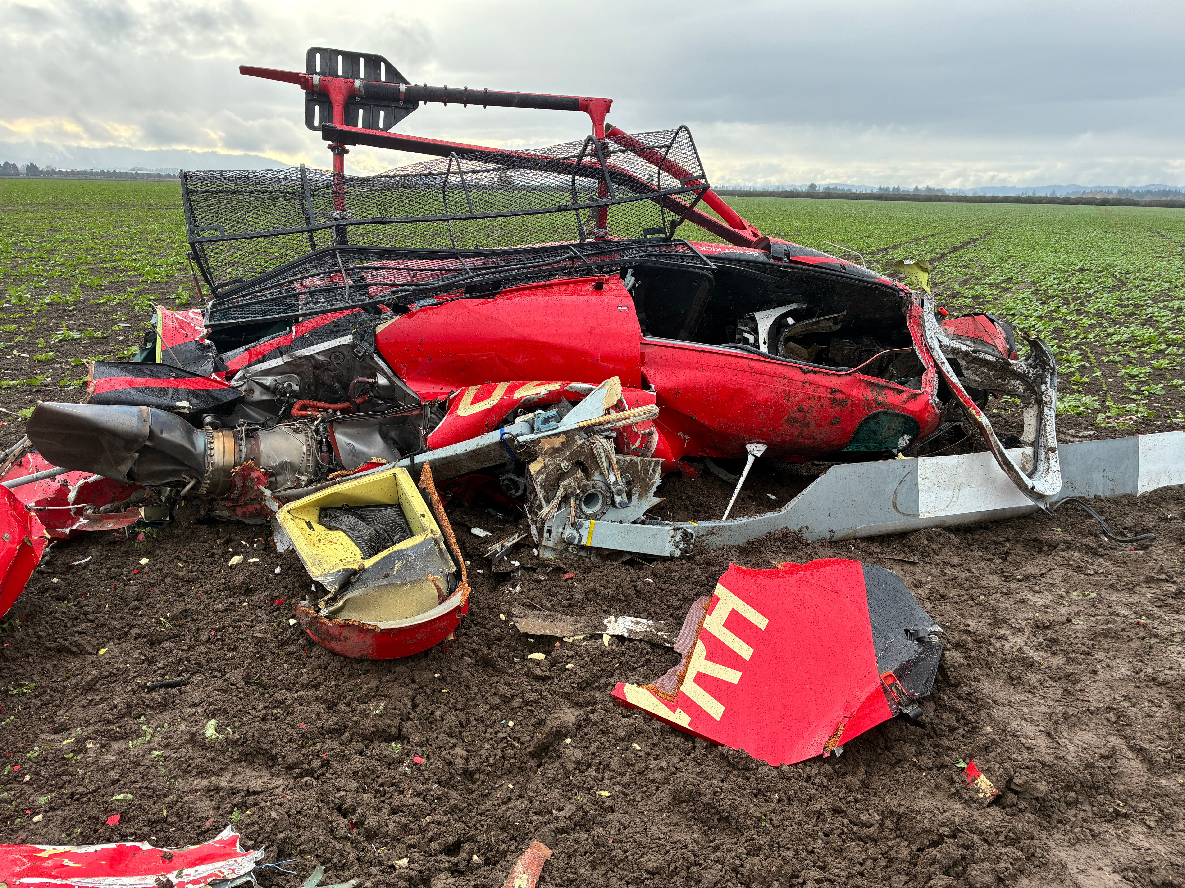 3 killed in helicopter collision that shut down part of an Oregon highway