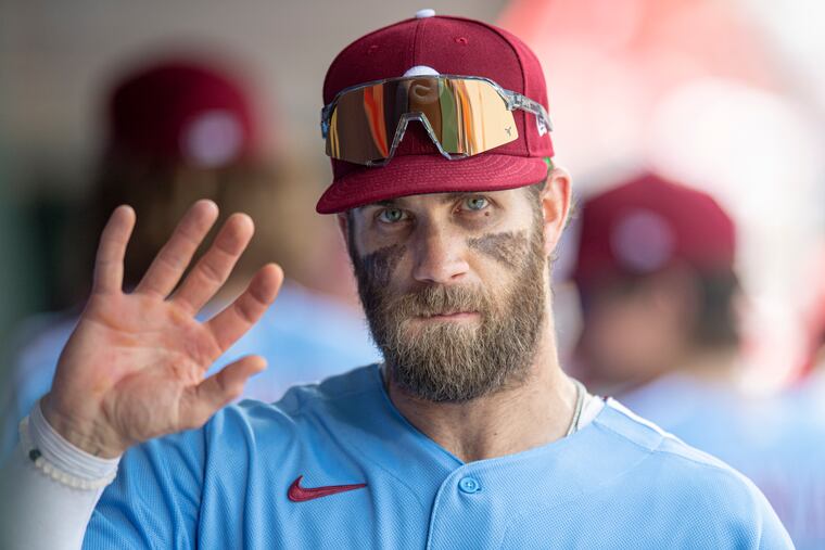 Bryce Harper waves to fans minutes after the victory over the Dodgers on Thursday at Citizens Bank Park.