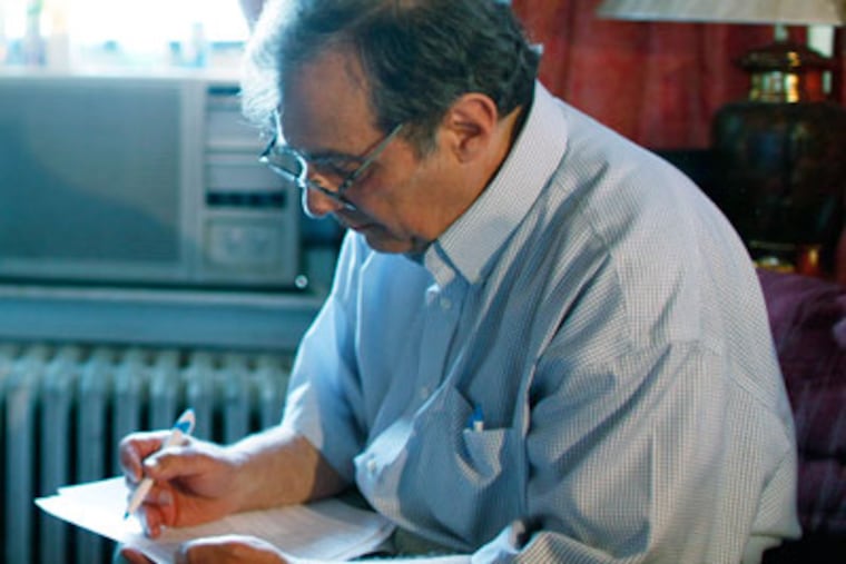 Alan Berg and fellow doctor Alfred Stillman have 750 patients in North Philadelphia, where they provide house calls. (MICHAEL S. WIRTZ / Staff Photographer)