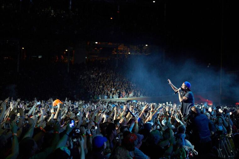 "Let's Play Two": Pearl Jam concert movie from Chicago's Wrigley Field. Eddie Vedder.