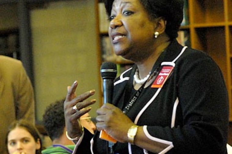 Teachers say the pressure to pass students continued from their principals despite an e-mail from Arlene Ackerman directing them to report the grades students earned.(April Saul/Staff Photographer)