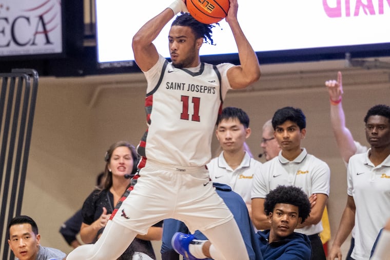 St. Joseph's guard Jaiden Glover-Toscano, shown earlier this season, scored a team-high 14 points in the Hawks' road loss to George Mason on Saturday.