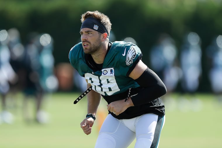 Tight end Zach Ertz and the Eagles still need to make a deal.