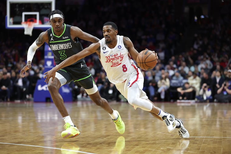 De'Anthony Melton driving past Jaden McDaniels of the Timberwolves on Nov. 19. Melton played only 38 games this season.