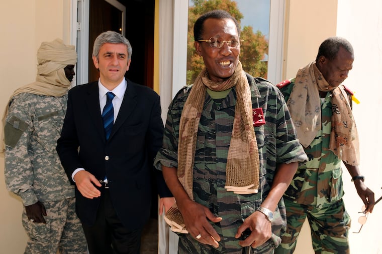 In this Feb. 6, 2008 photo, Chad'President Idriss Deby Itno, center-right, met with French Defense Minister Herve Morin, center-left, in N'Djamena, Chad.