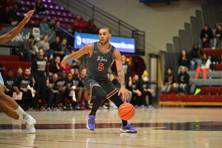 St. Joseph's guard Lynn Greer III in action for the Hawks.