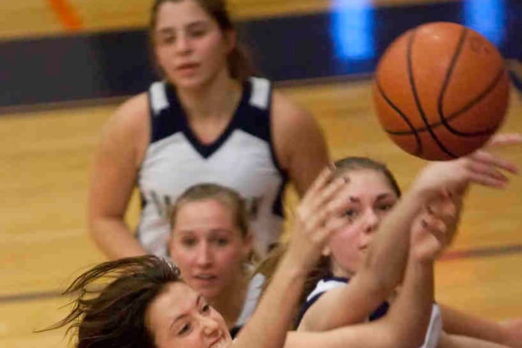 Abington's Alexa Bowman (31) and Jennifer Motter of Baldwin battle for the ball. Abington Friends outlasted host Baldwin, 30-26, despite 12 points from the Bears' Sloan Warren.