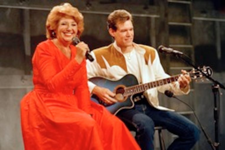 Sills singing with country star Randy Travis in 1988. She was happy to appear on such TV shows to prove that opera was not just, as she put it, "fat ladies with horned helmets."