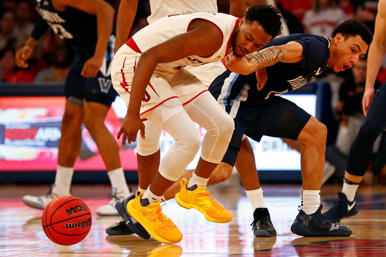 Jahvon Quinerly (right) battles with St. John's Shamorie Ponds during the first half of Villanova's loss on Sunday at Madison Square Garden.