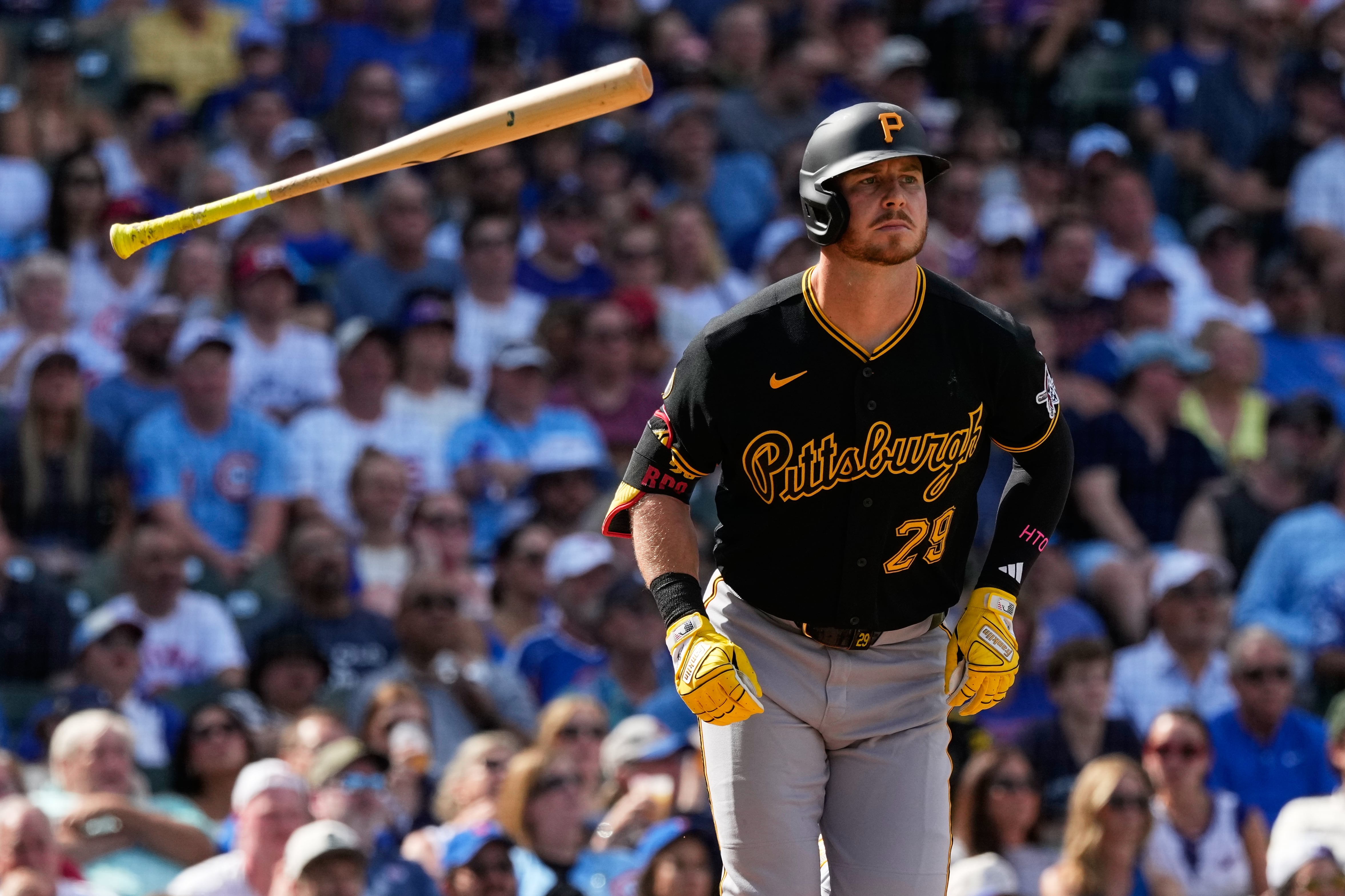 Cubs rally with 2 runs in 8th on walk, hit batter with bases loaded, top Pirates 4-3