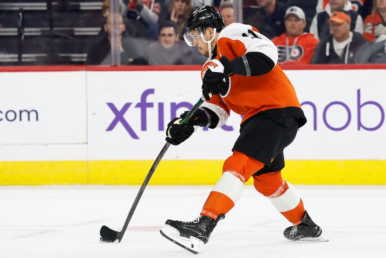 Flyers right wing Travis Konecny, shown Monday night against the Canucks, scored the opening goal against the Blackhawks on Tuesday in Chicago.