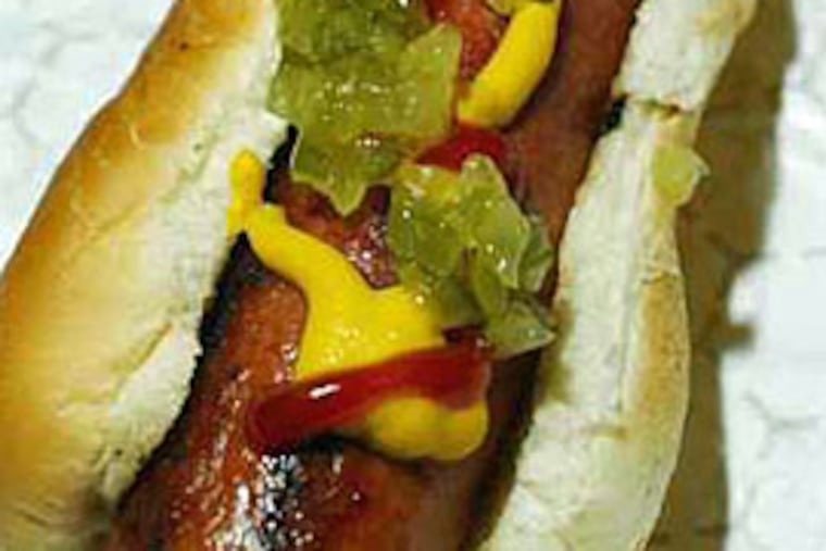 For your Super Bowl feast, go with game-day favorites that skimp on calories and fat, but not on flavor.