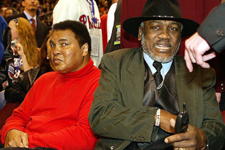 Joe Frazier and Muhammad Ali sat together at the 2002 NBA All-Star Game in Philadelphia. (Daily News file photo)
