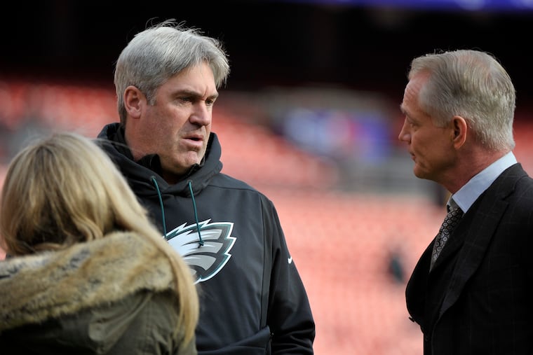 Philadelphia Eagles head coach Doug Pederson (center) talks with Fox Sports' Laura Okmin and Daryl Johnston prior to a game in 2018. Johnston, Okmin, and Chris Myers will call the Eagles match-up with the Bills Sunday afternoon.
(right) of Fox Sports prior to an NFL football game between the Philadelphia Eagles and Washington Redskins, Sunday, Dec. 30, 2018, in Landover, Md. (AP Photo/Mark Tenally)