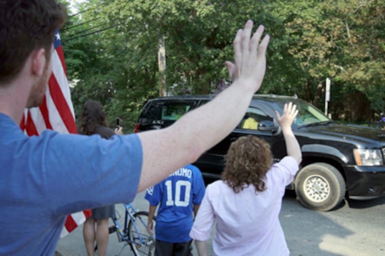 Vacationers wave at President Obama's motorcade. Among those at the
reception were Comcast executive David L. Cohen but not the first lady. (Steve Senne / Associated Press)