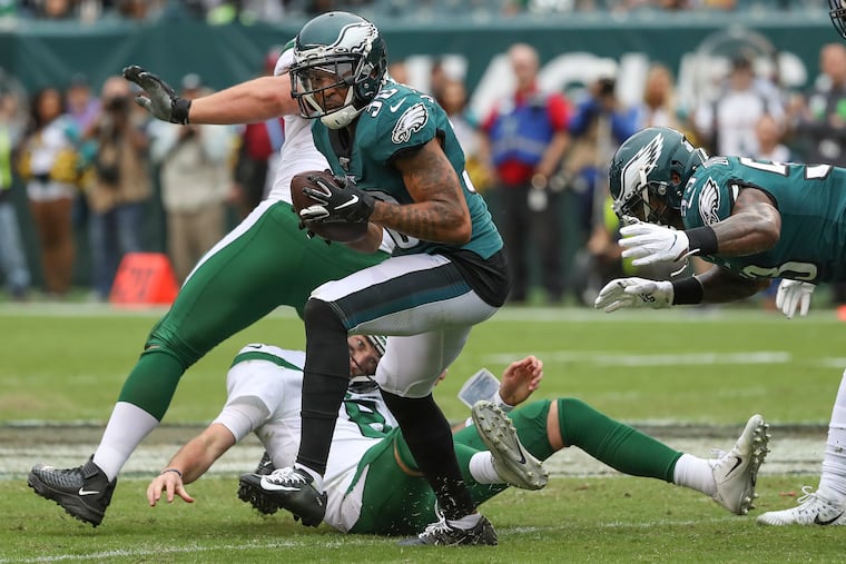 Cornerback Orlando Scandrick returns the ball for a touchdown after stripping it from Jets quarterback Luke Falk in the fourth quarter of the Eagles' 31-6 win on Sunday.