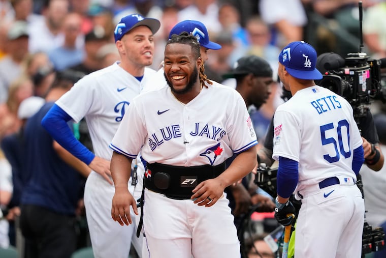 American League's Vladimir Guerrero Jr., of the Toronto Blue Jays, reacts next to Mookie Betts, of the Los Angeles Dodgers, during the first round of the MLB All-Star baseball Home Run Derby in Seattle, Monday, July 10, 2023.