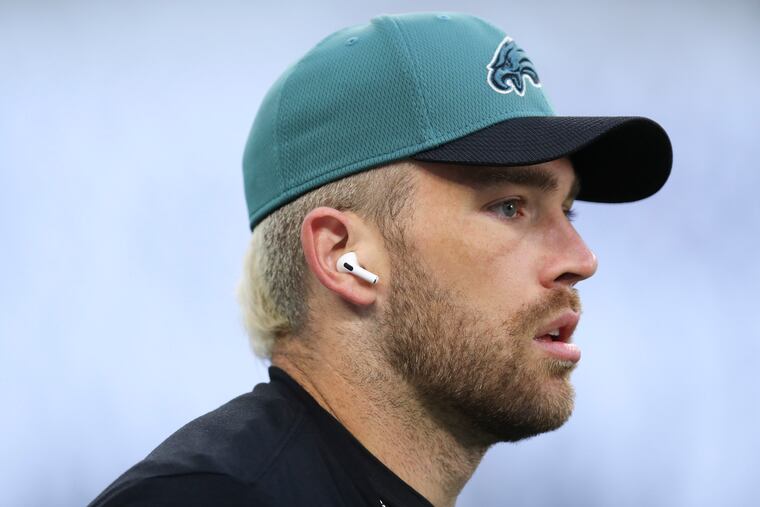 Eagles tight end Zach Ertz during warm-ups before the Eagles play at the Dallas Cowboys on Monday, September 27, 2021 in Arlington, Texas.
