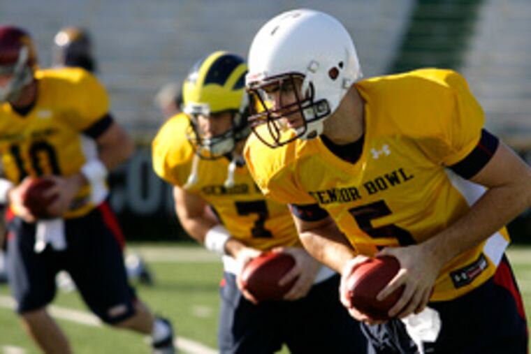 Delaware quarterback Joe Flacco (right) practices with Senior Bowl's North squad.