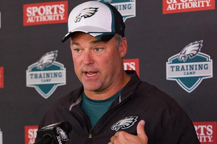 Eagles defensive coordinator Bill Davis. (David M Warren/Staff Photographer)