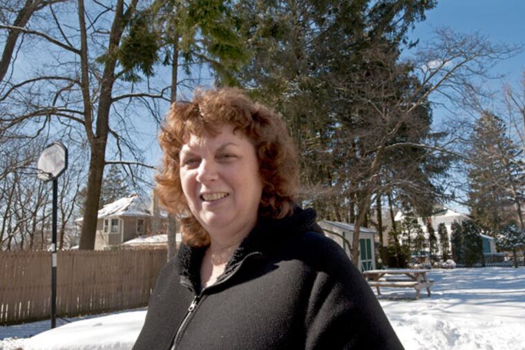 Kay Schuh’s yard in Mount Holly was attracting vultures. A state wildlife biologist had a remedy. (April Saul / Staff Photographer)