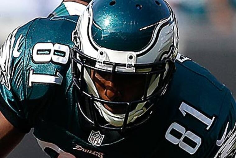 Eagles wide receiver Jason Avant suffered a hamstring injury on Sunday against the Cowboys. (David Maialetti/Staff Photographer)