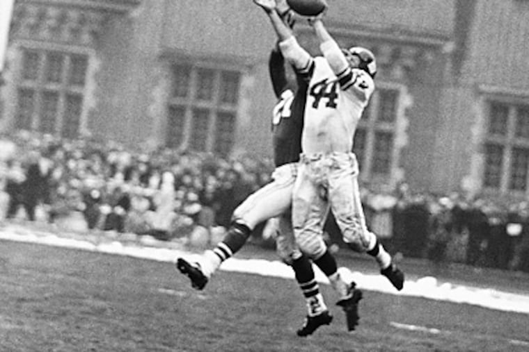 Kyle Rote (44), of the New York Giants and Jimmy Carr (21) of the Eagles jump for a loose ball in 1961. (AP Photo)