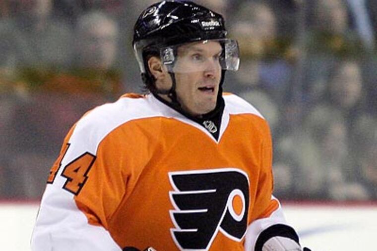 Kimmo Timonen sustained a vague lower-body injury earlier in the third period of Tuesday's game. (Yong Kim/Staff file photo)