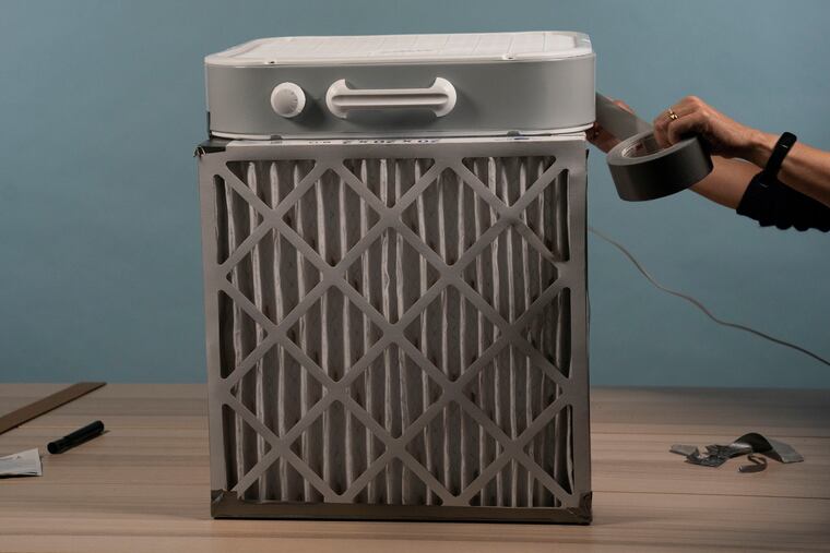 Washington Post health reporter Lena H. Sun shows the steps in making a do-it-yourself box fan air filter, also known as the Corsi-Rosenthal Box. MUST CREDIT: Michael Robinson Chávez/The Washington Post