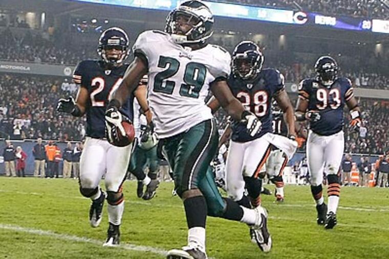 LeSean McCoy scored the winning touchdown with a 10-yard run in the fourth quarter. (David Maialetti/Staff Photographer)