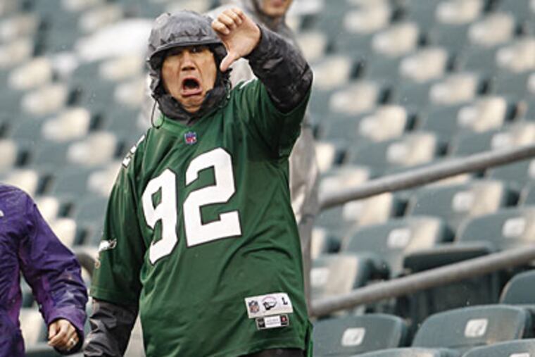 An Eagles fan yells at head coach Andy Reid after the Eagles' loss to the Falcons. (Ron Cortes/Staff Photographer)