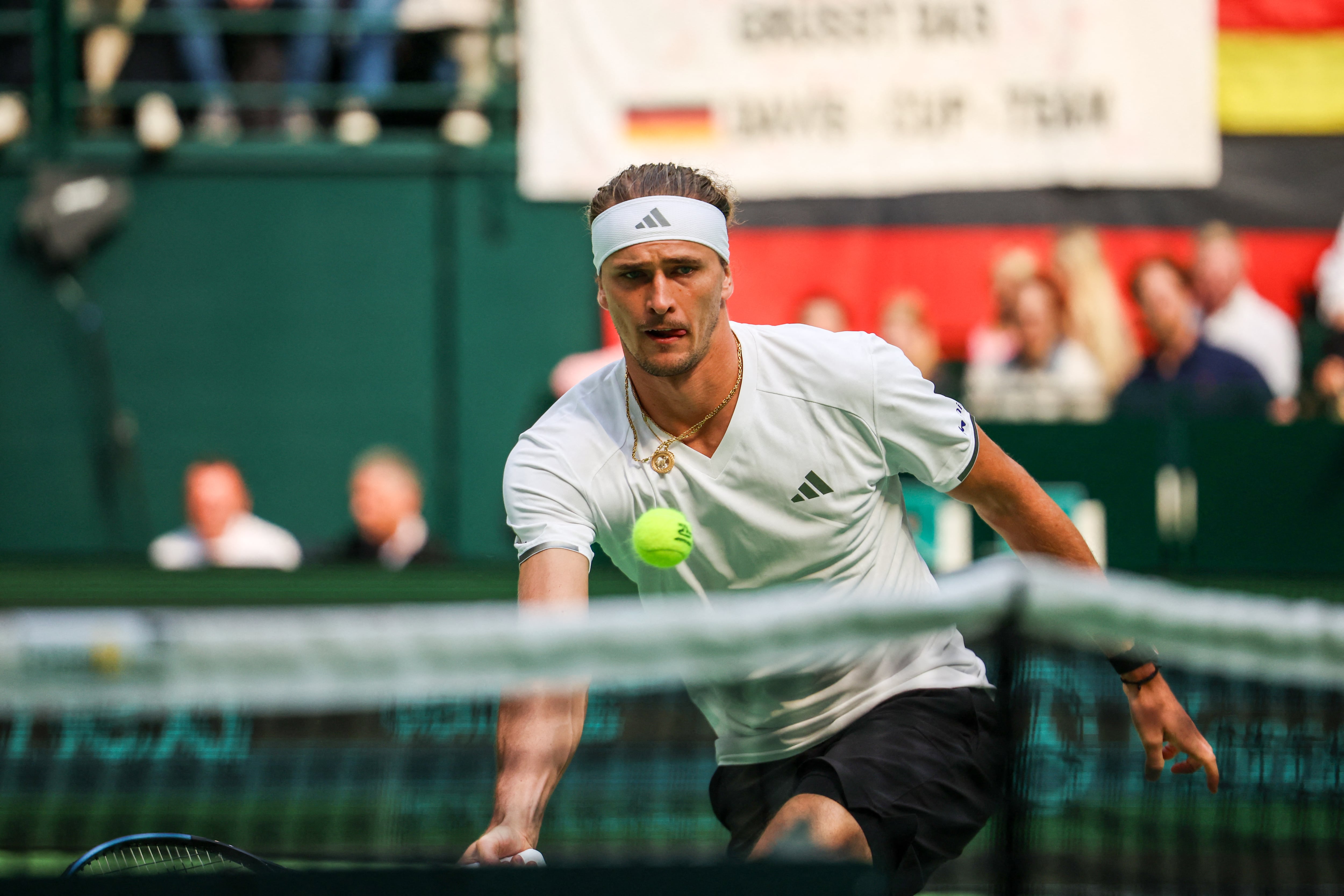 Zverev powers Germany into Davis Cup Final 8 with a swift win over Prizmic, Britain also advances