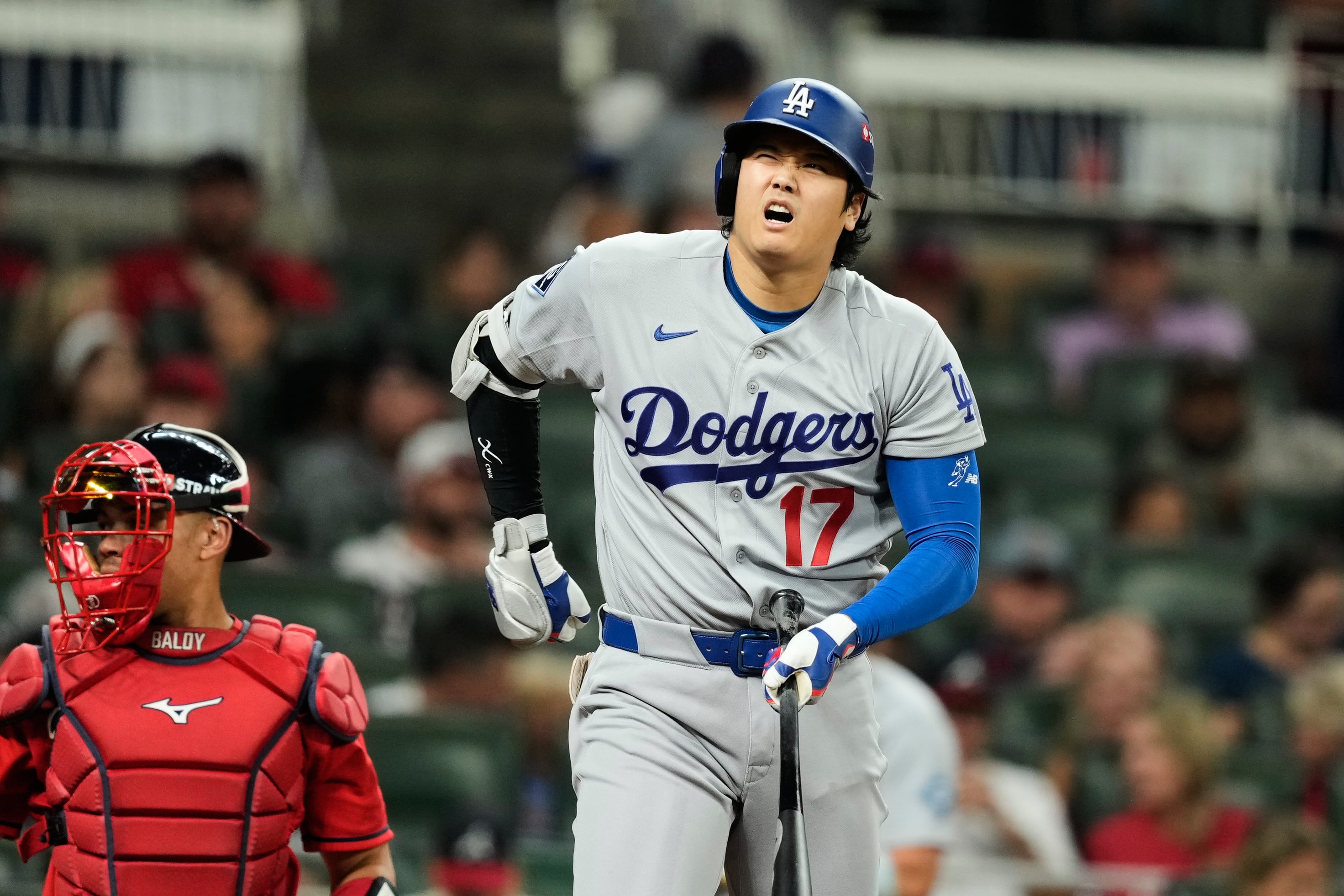 Roberts moves struggling Ohtani to No. 5 spot in Dodgers' lineup in NLDS Game 3 against Braves