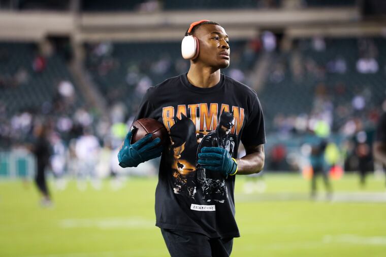 Philadelphia Eagles wide receiver DeVonta Smith (6) warms up before the game against the Dallas Cowboys at Lincoln Financial Field in Philadelphia, Pa. on Sunday, October 16, 2022.